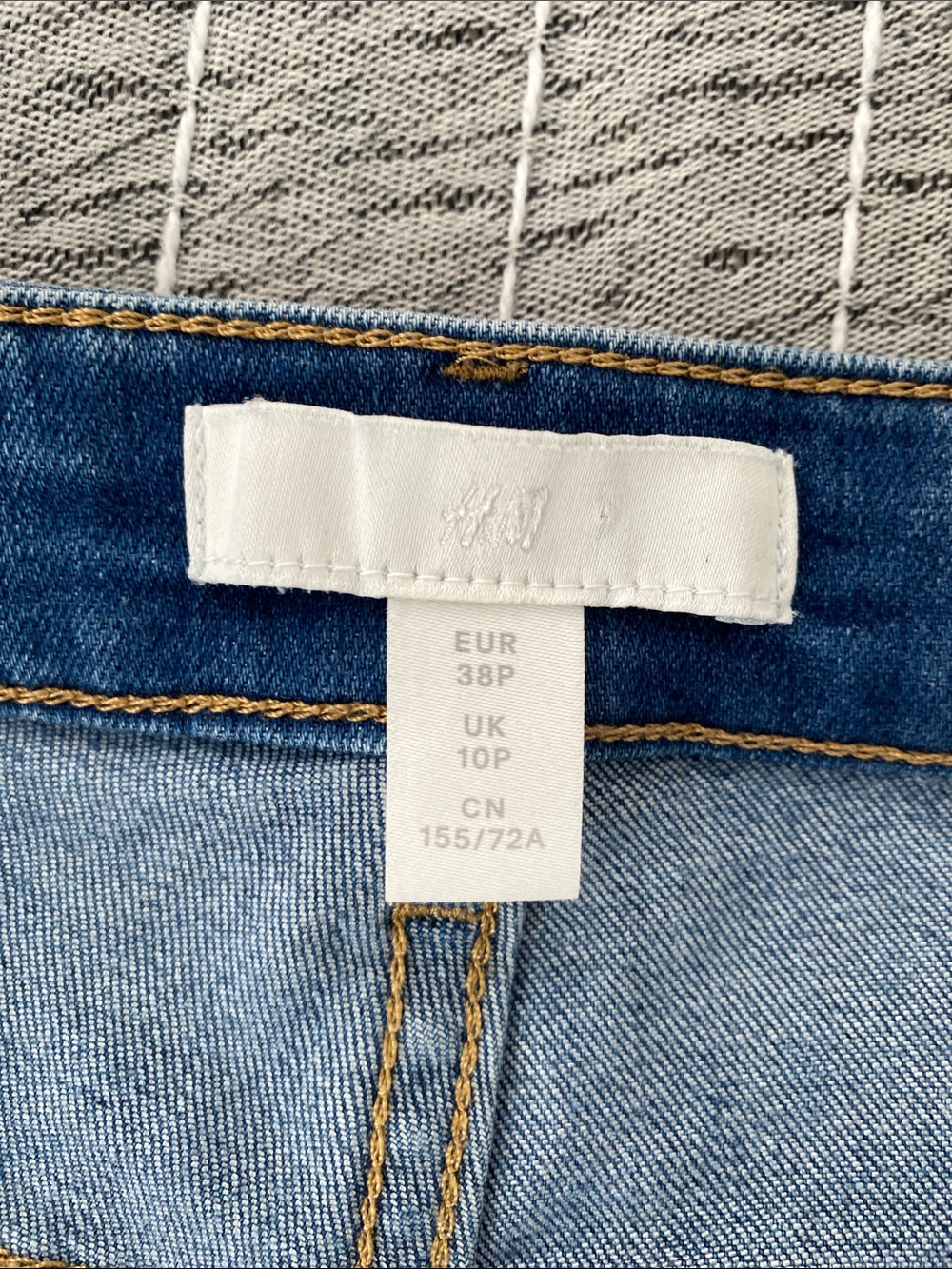 H&M Wide-Leg Crop Jeans in Medium Blue Wash Size 6P - Picture 7 of 8